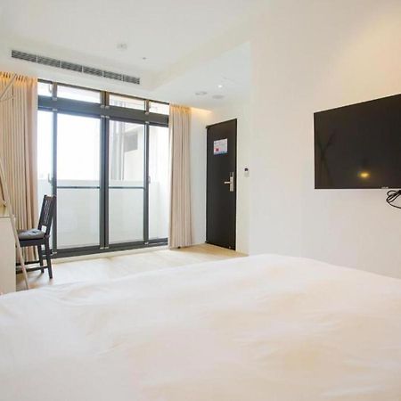 Mini West Hotel Taichung Buitenkant foto