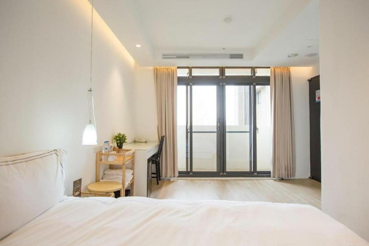 Mini West Hotel Taichung Buitenkant foto