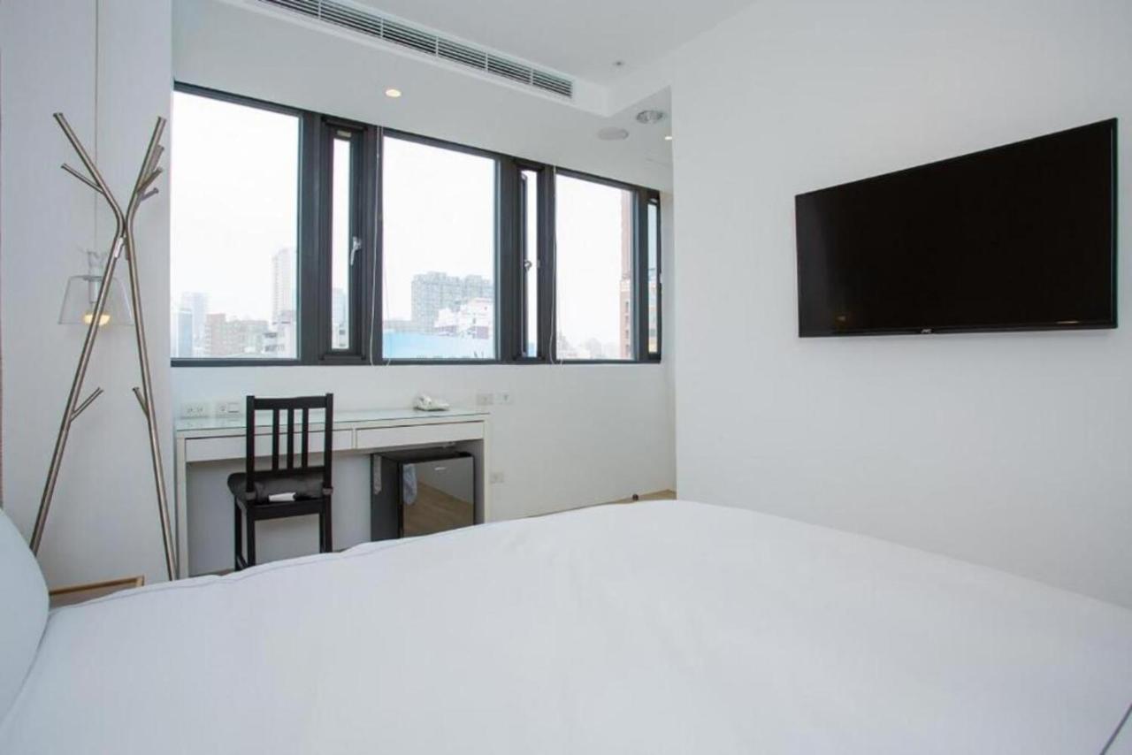 Mini West Hotel Taichung Buitenkant foto