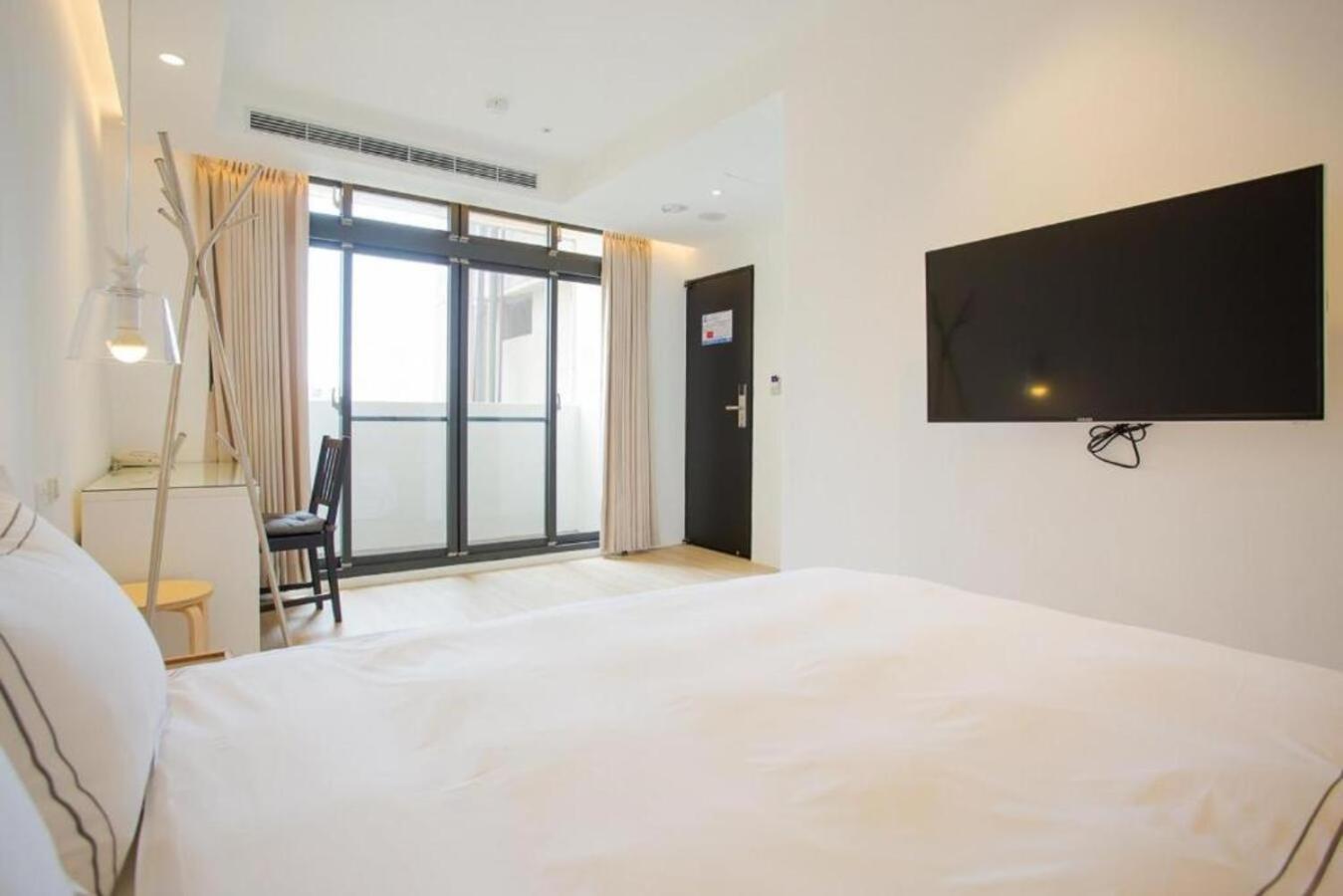 Mini West Hotel Taichung Buitenkant foto