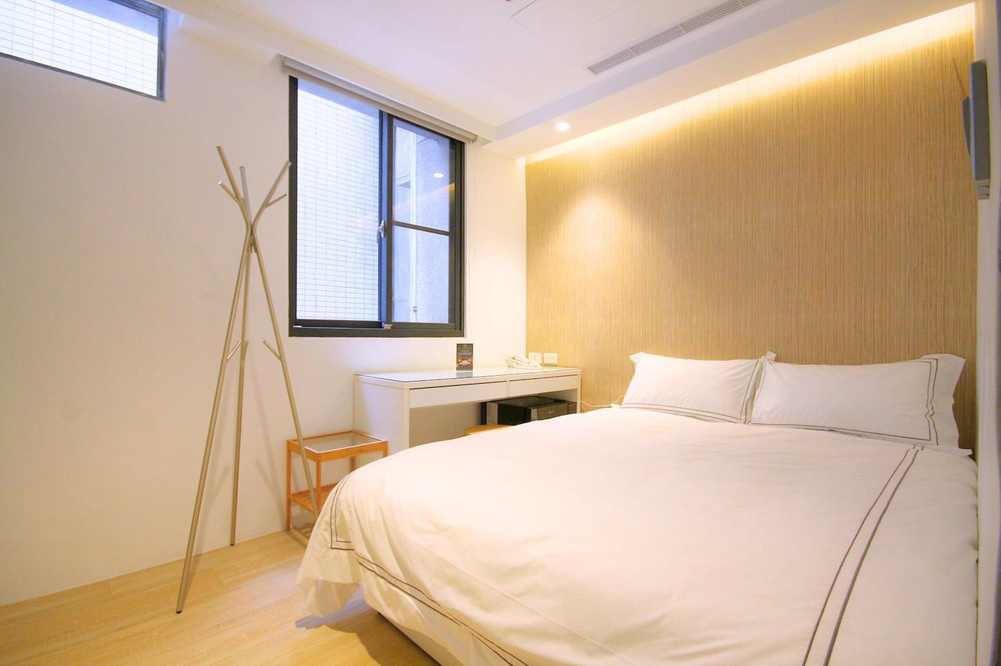 Mini West Hotel Taichung Buitenkant foto