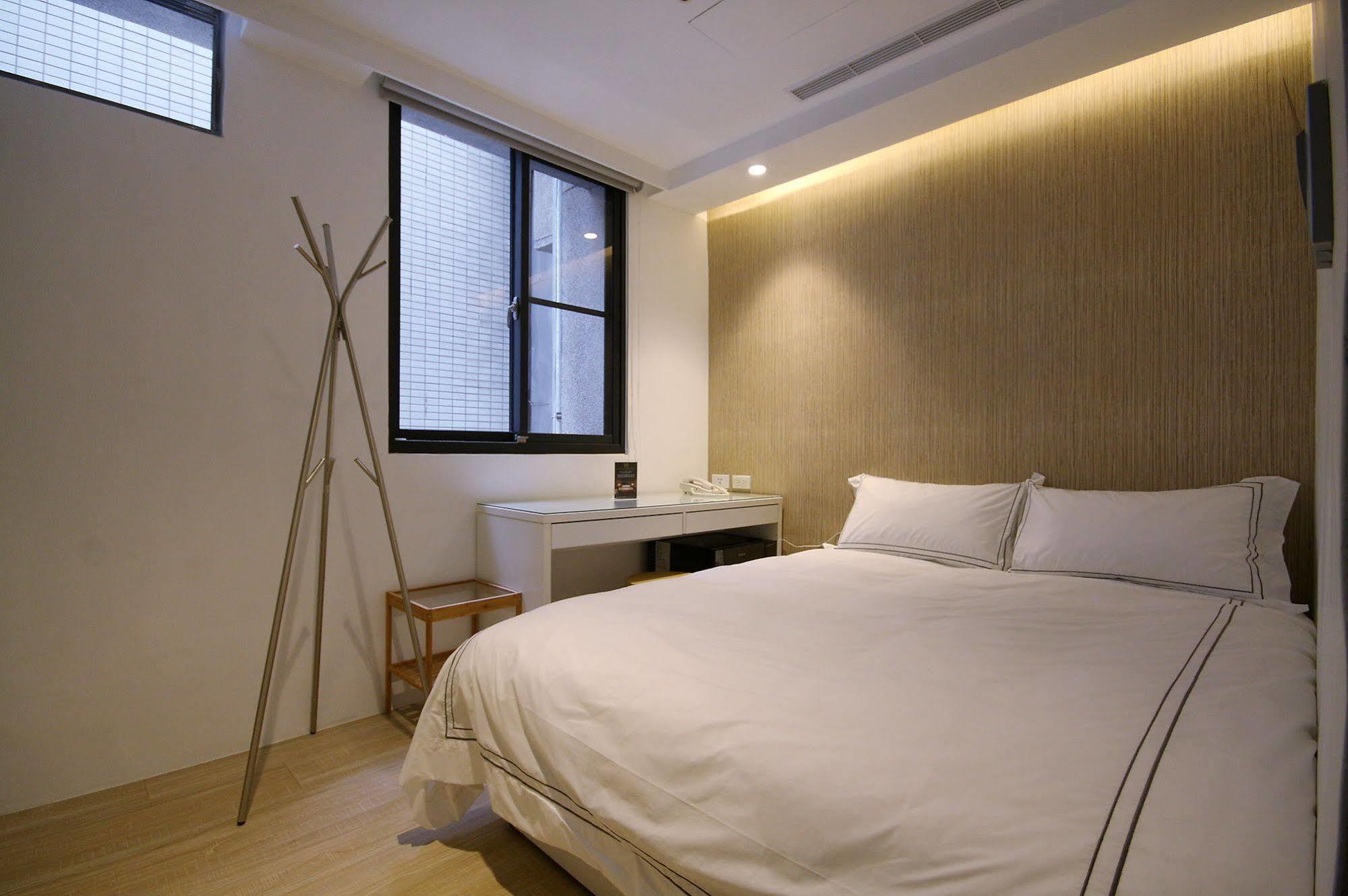 Mini West Hotel Taichung Buitenkant foto