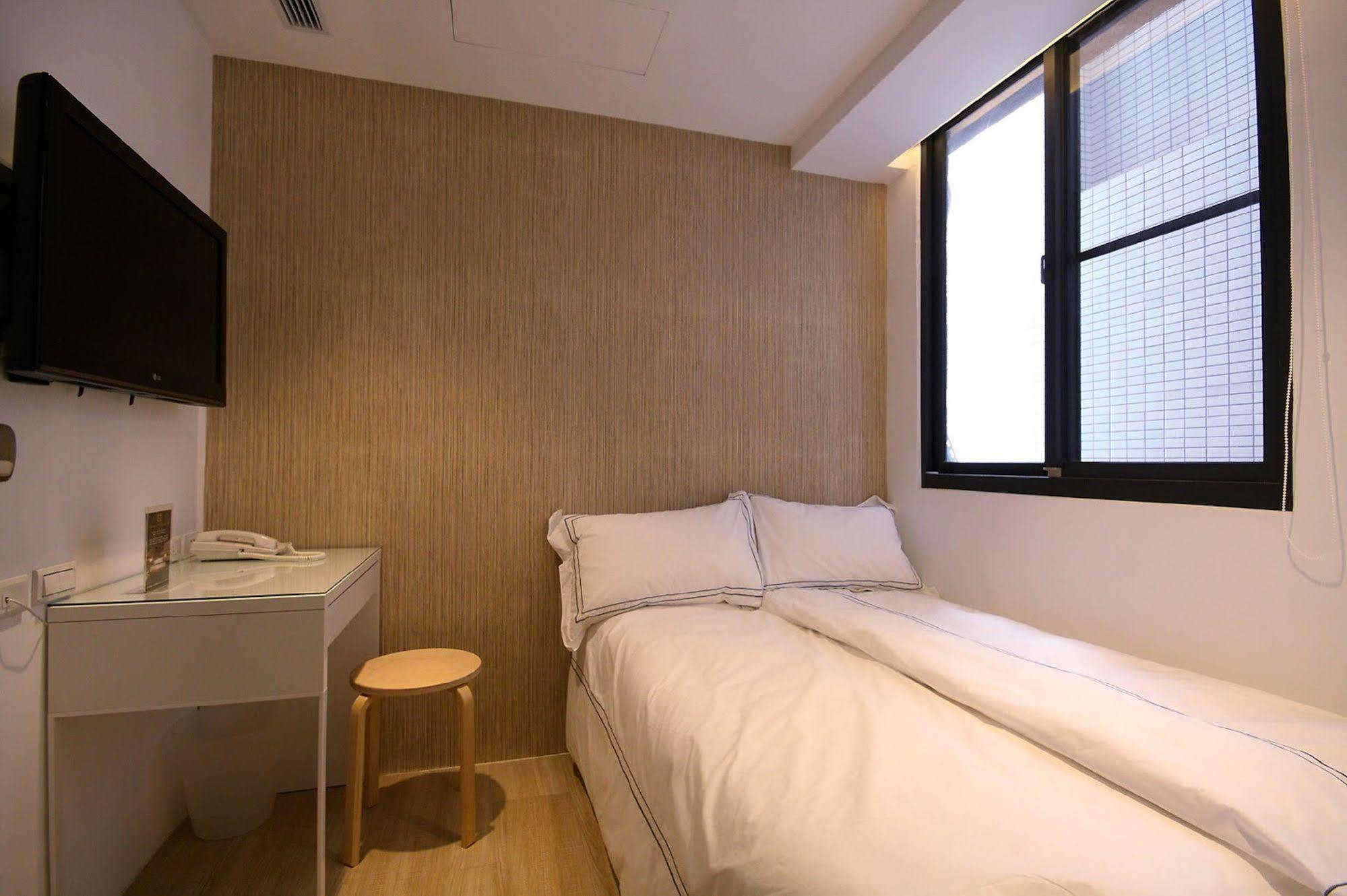Mini West Hotel Taichung Buitenkant foto