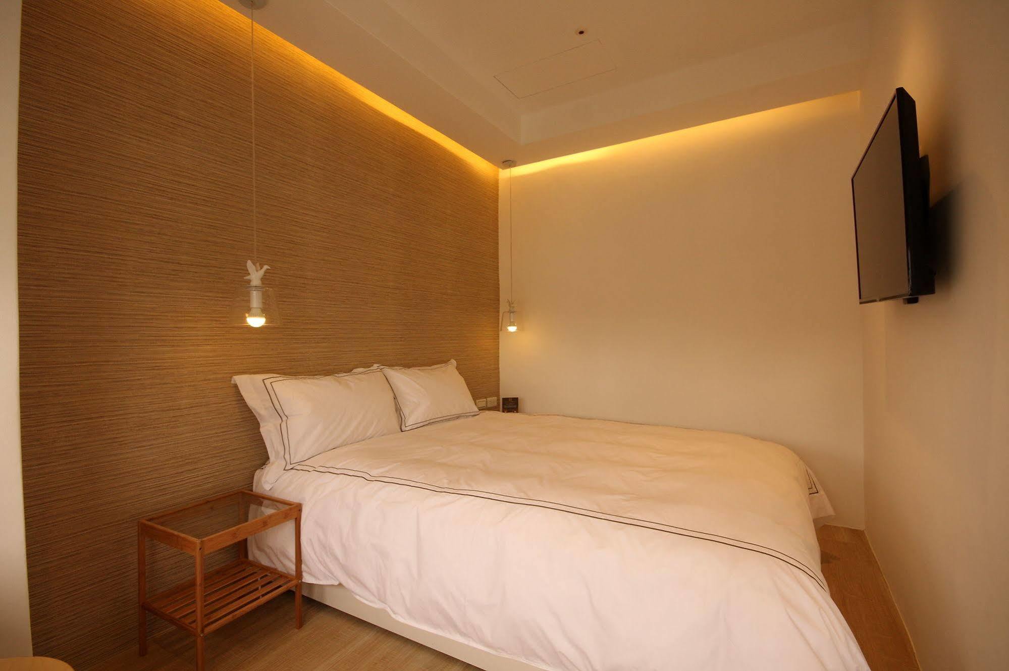 Mini West Hotel Taichung Buitenkant foto